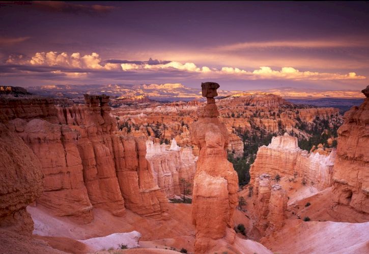Top 10 Weird Natural Sites in the USA