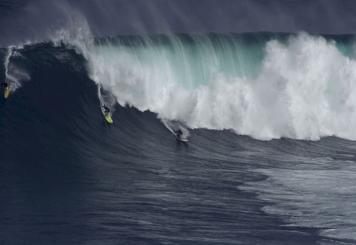 Surfing Jaws, Hawaii