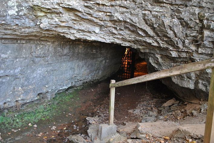 Bell Witch Cave, Adams, Tennessee