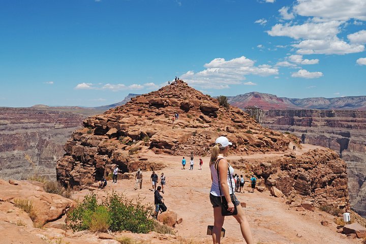 Grand Canyon Tour Bus From Las Vegas: A Full-Day Coach Experience Grand Canyon Tour Bus From Las Vegas: A Full-Day Coach Experience