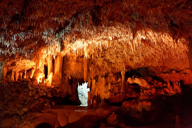 Top 10 Most Amazing Caves and Caverns in the USA